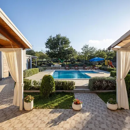 Mirkov San By Interhome بيت للعطل Pakovo Selo